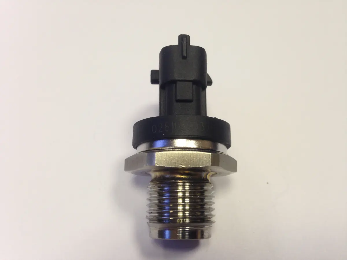 Датчик давления топлива в рампе Cummins ISDe, ISBe, ISF, ISLe 5260245/ 5260246/3974092 /Bosch