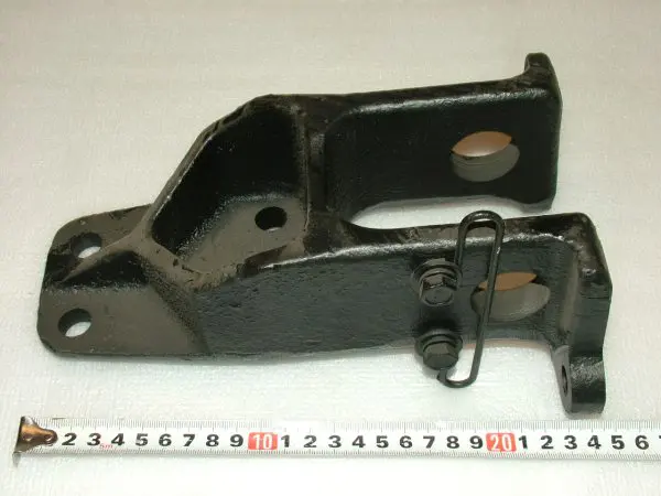 Вилка буксировочная лев. с пружиной в сб. К-53229-65115 [КАМАЗ]